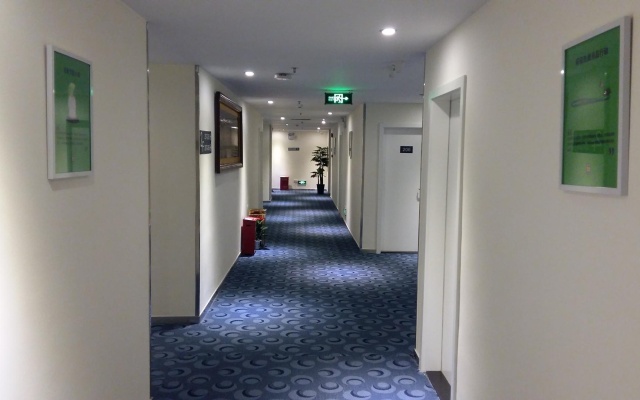7 Days Inn·Shenzhen Airport Fuyong Great Ocean Road Phoenix Century Business Plaza – Hotel Rooms – Shenzhen