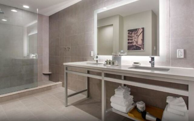 Cambria Hotel Boston Downtown - Seaport
