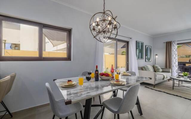 NEW Modern 2 Bedroom Townhome Gold Coast