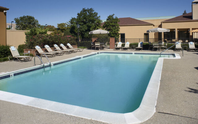 Courtyard Louisville East