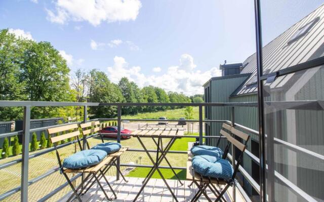 Green Shine Apartment, By Cohost