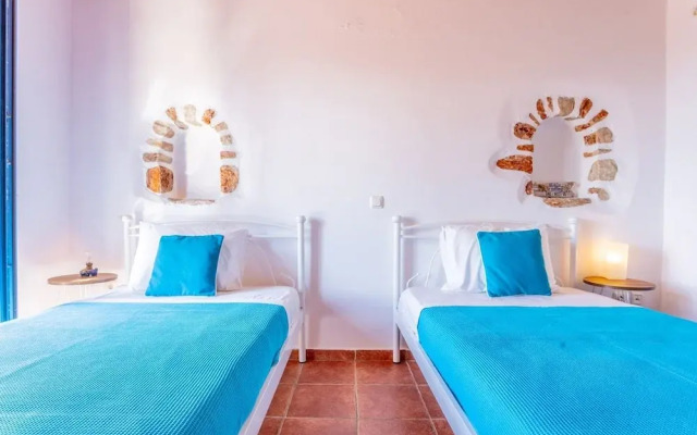 Villa Ioanna for 10 - Allparos Villas