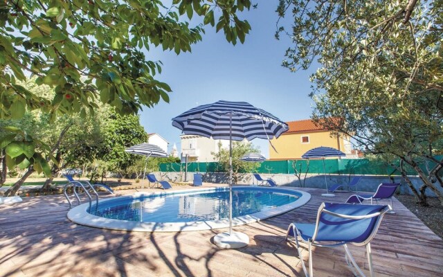 Beautiful Home in Kastel Stafilic With Wifi and 7 Bedrooms