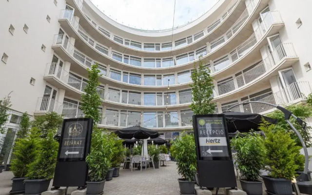 Párizs Garden Apartments