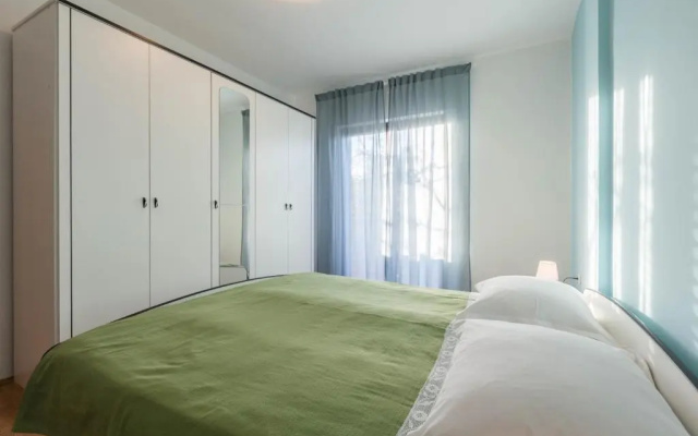 Apartment Paola for Max 7 Pax with 3 Bedrooms Large Garden And Spacious Balconies Overlooking the Sea - Apartment in Porec - Photo 5