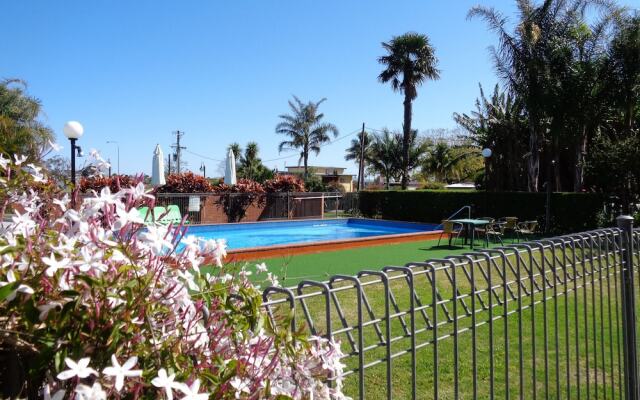 Moon River Motor Inn