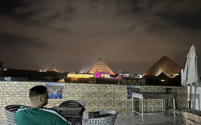 Falcon pyramids inn