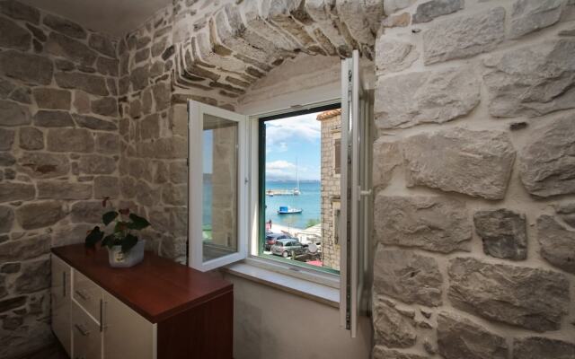 Modern apt in the Stone House in the Very Center