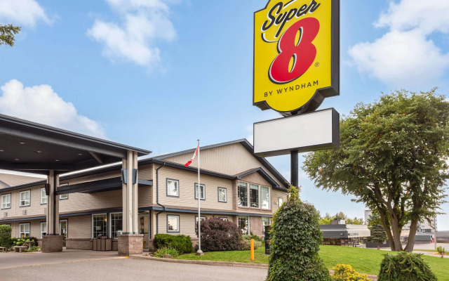 Super 8 by Wyndham Sault Ste Marie On