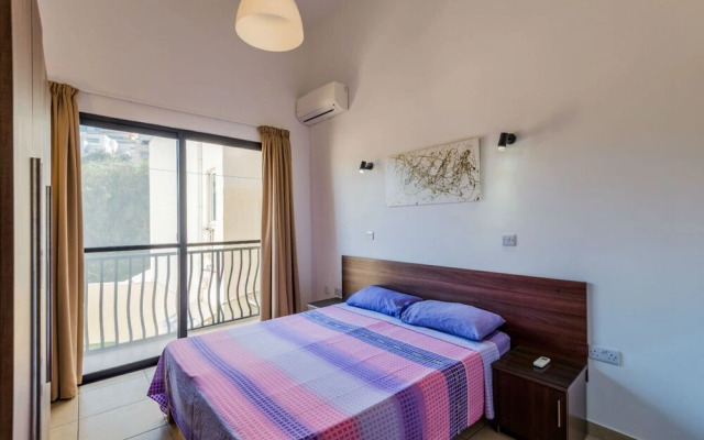 Getawaysmalta - Blue Harbour Seafront 3-bedroom Apartment in St Paul's Bay