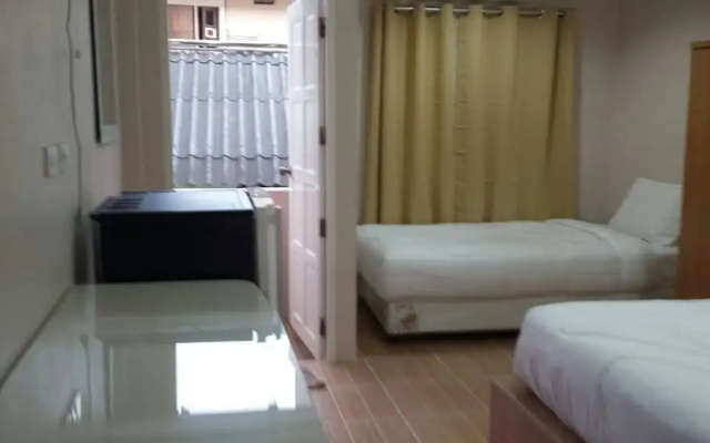 Sairee Center Guesthouse