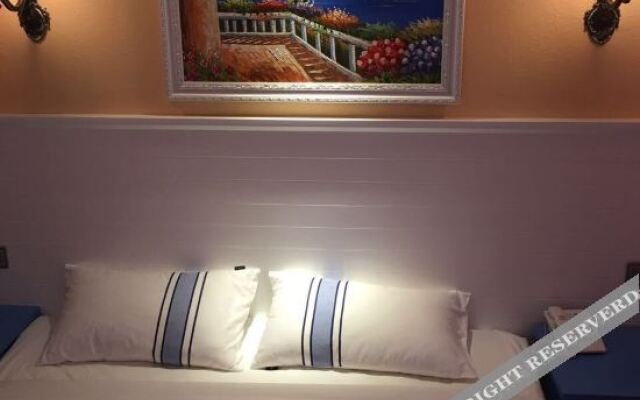 Renshou 8:30 Theme Hotel