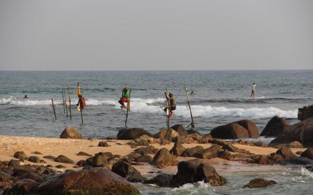 Sri Gemunu Beach Resort