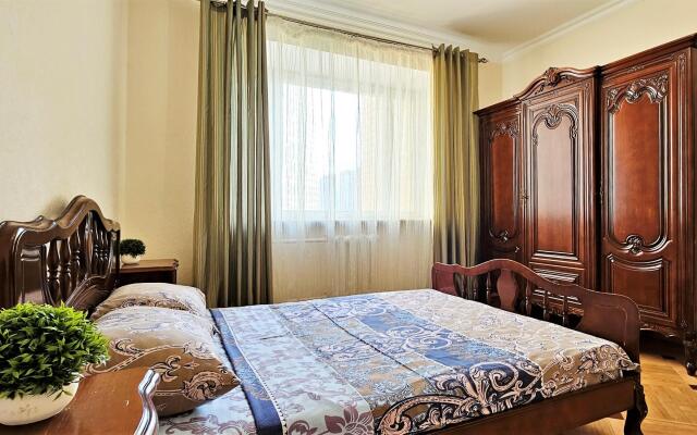 Apartment Good House on Griboyedov Street