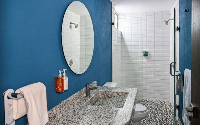 Vista Express Guadalajara Expo SureStay Collection by BW