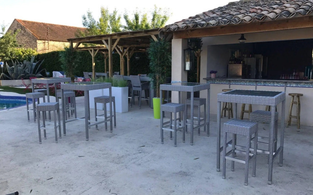 Hotel le president GARE TGV NIMES PONT DU GARD