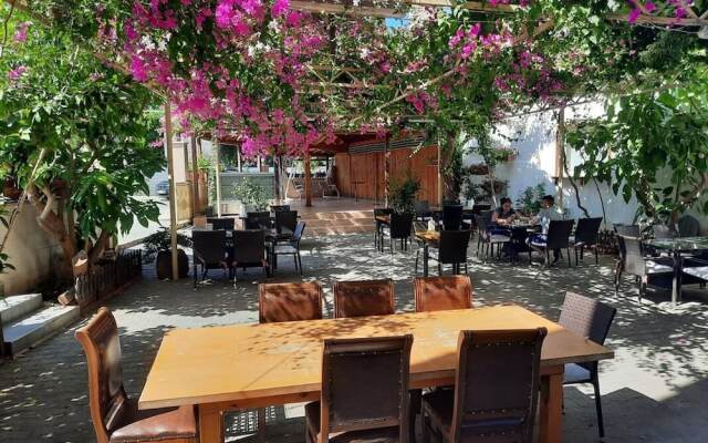 Yunus Hotel & Bungalow