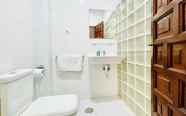 Apartment in Almeria With Pool Near Seabeach