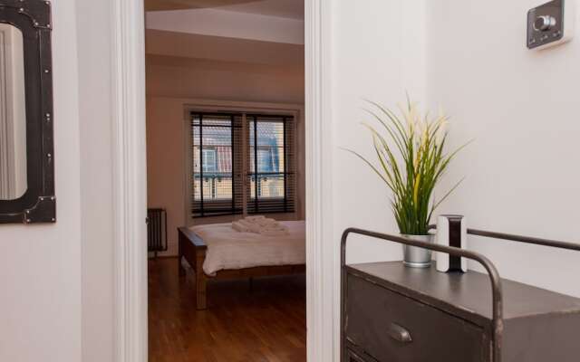 2 Bedroom Flat near Canary Wharf Sleeps 4