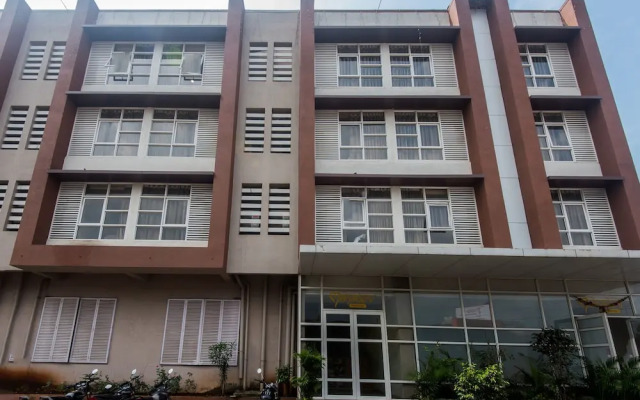 Fabhotel Mahadev Residency