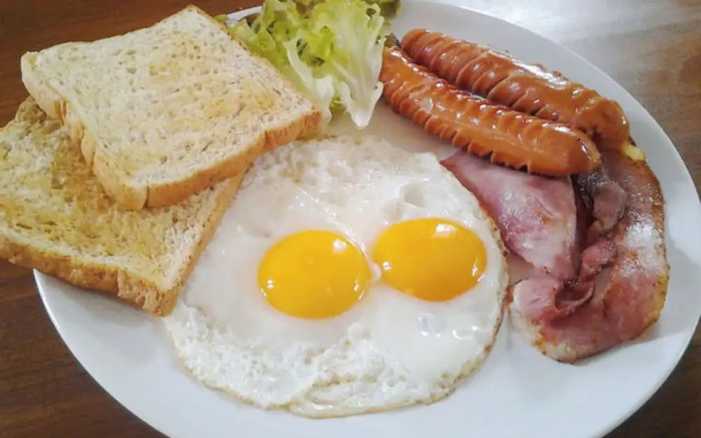 SELA Bungalow and Italian Restaurant