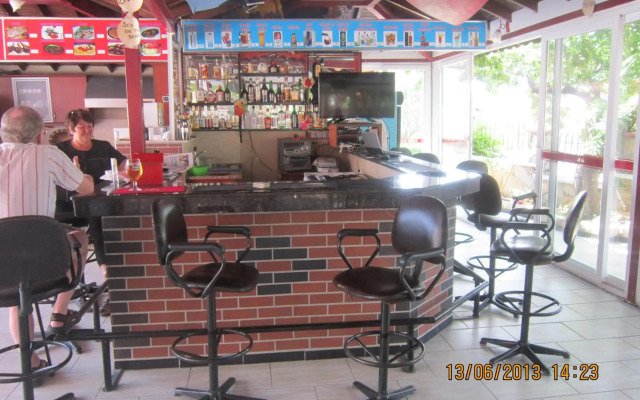 Red Rose Hotel