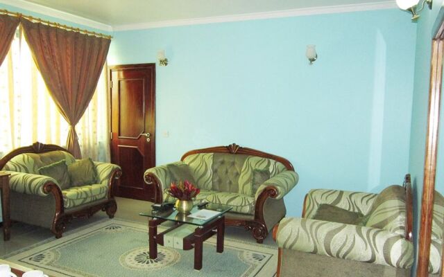Hifadhi Hotel