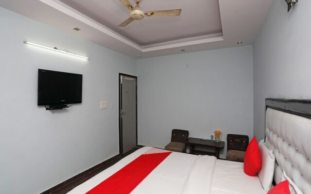 OYO 27884 Hotel 3bs House Dx