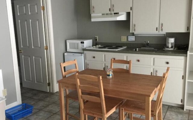 Seawinds Motel & Cottages