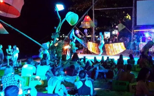 Koh Phi Phi Stones Bar Dorm Rooms & Restaurant