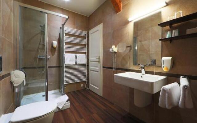 Ipoly Residence Executive Hotel Suites