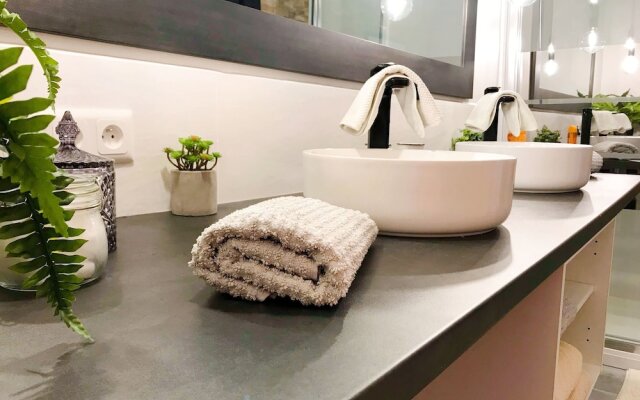 Tipi Lounge and breakfast