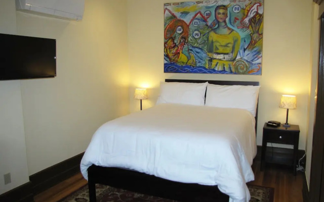 Tawsty Flower - Haines Suites