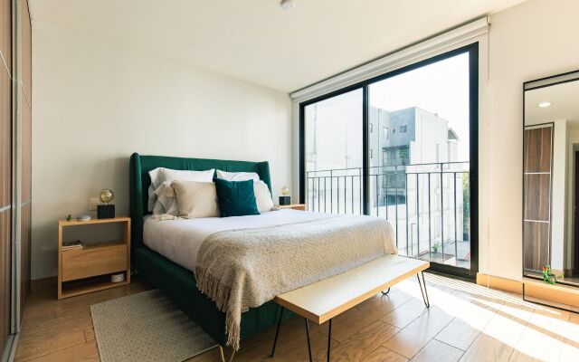 Stunning PH with Private Roof Terrace