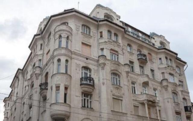 Royal Center Apartment