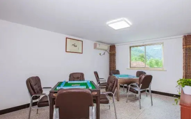 Anji Huifengge · Family-Friendly Vacation Home with Pool, Stream Access, and Mountain Views