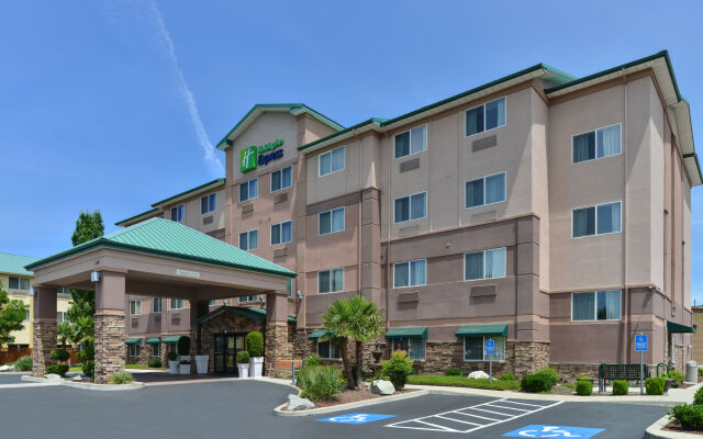 Clarion Pointe Medford