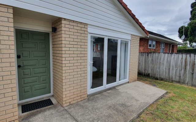 Cheerful 3BR Home - Free WiFi & Netflix