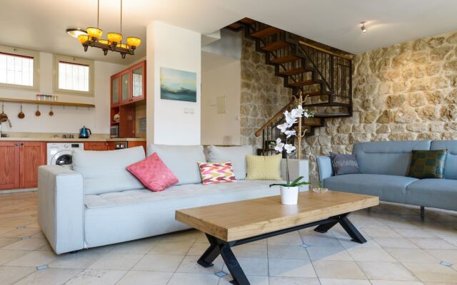 Cozy & Oriental with Terrace