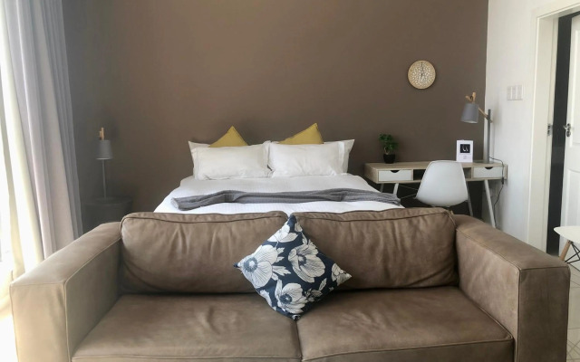 Urban Awe Apartment: iTowers 21st Floor