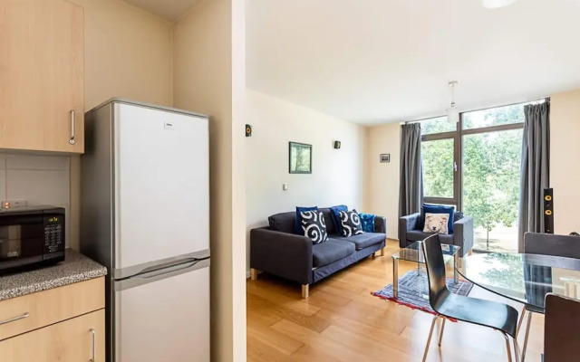 Modern 1 Bedroom Apartment in West London