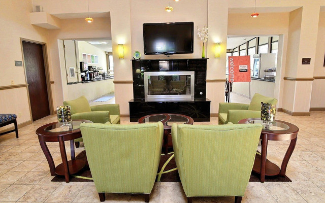 Comfort Suites Chesapeake - Norfolk