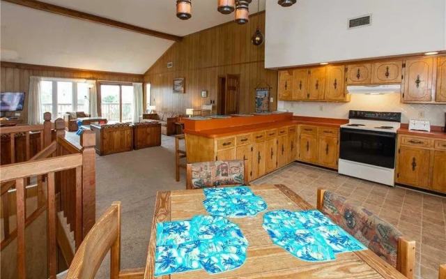 Hess Virginia - 5 Br Home