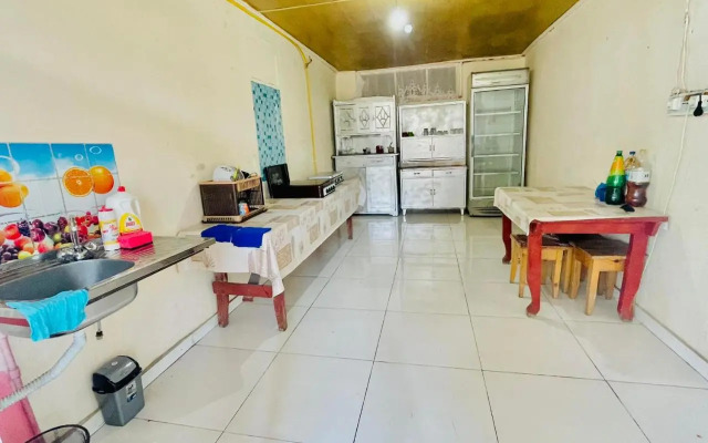 86 E. Takaishvili Guest House