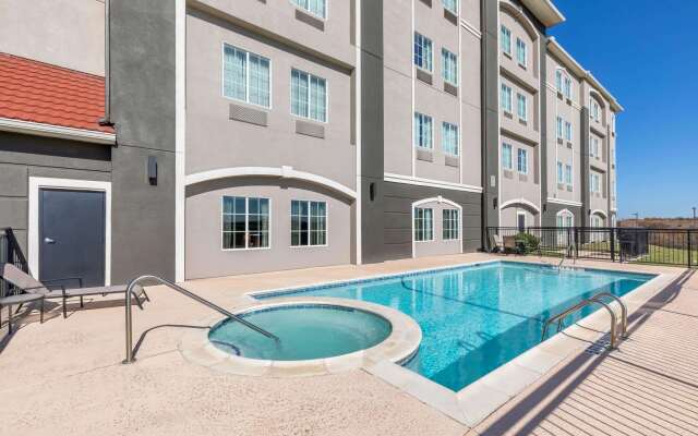 La Quinta Inn & Suites by Wyndham Fort Worth - Lake Worth