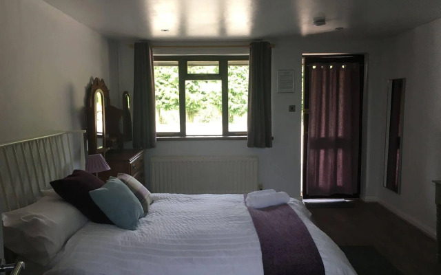 Pinewood Lodge