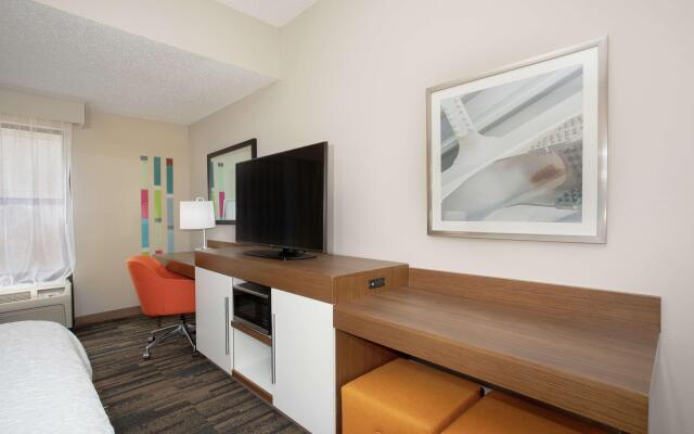 Hampton Inn & Suites Kansas City-Merriam