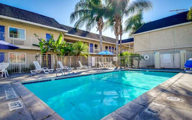 Motel 6 Riverside, CA - South