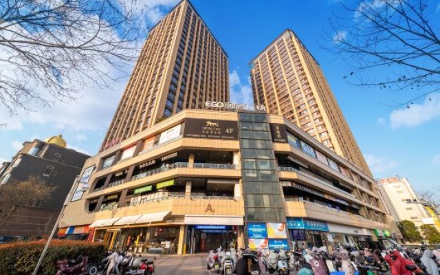 Xingchenju E-Sports & Cinema Homestay (Huaihai North Road, EGao Plaza Branch) — 2-star hotel in Qingjiangpu