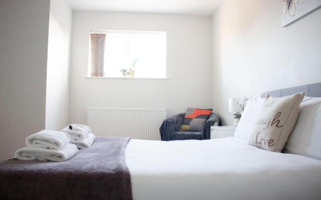 Large 1st Floor Open Plan Apartment